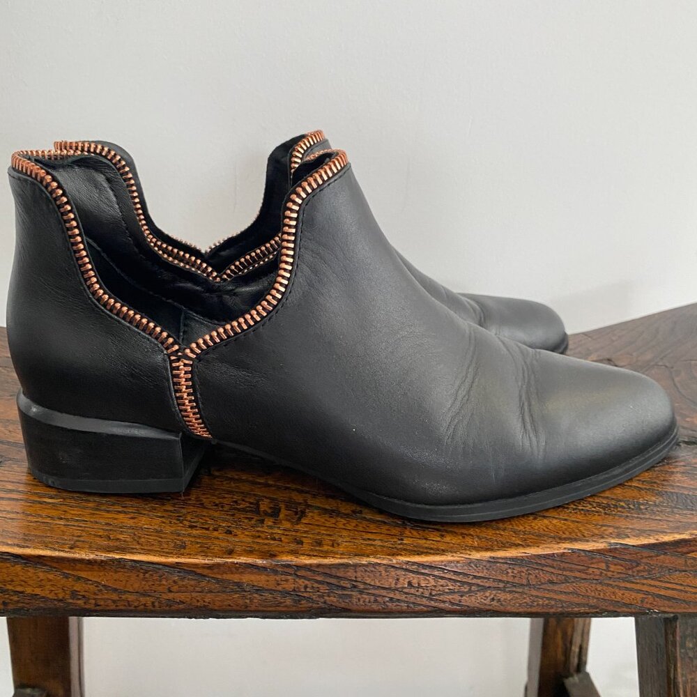 Senso Black Leather Ankle Boots W/ Zipper Detail Sz 36